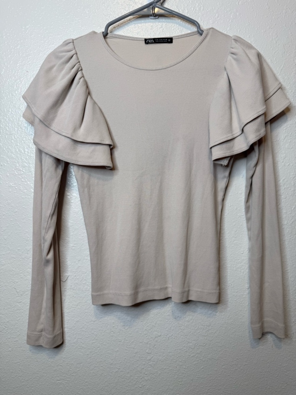Zara Long Sleeve Ribbed Top Tiered Ruffle Shoulders Beige Size Medium Preppy